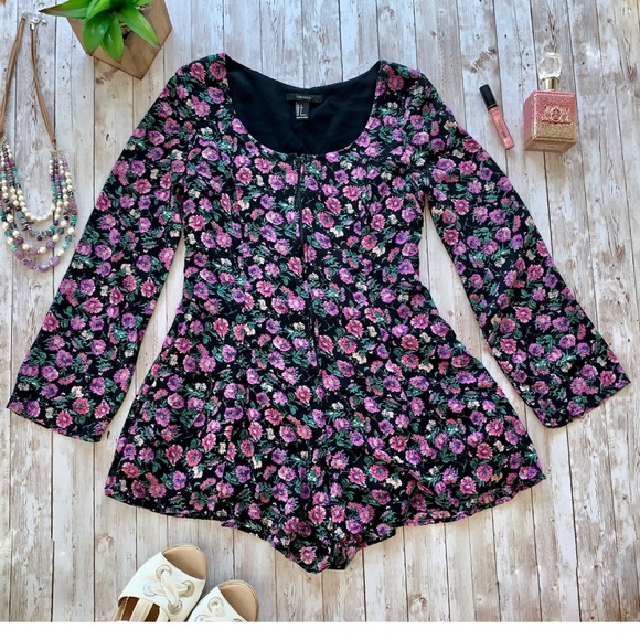 Forever 21 Pants - Forever 21 floral front zip romper long sleeve Forever 21 Pants - Forever 21 floral front zip romper long sleeve